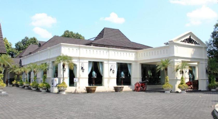 Sarila Hotel Solo Exterior photo