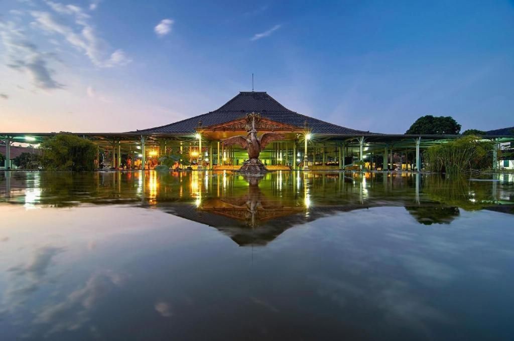 Sarila Hotel Solo Exterior photo